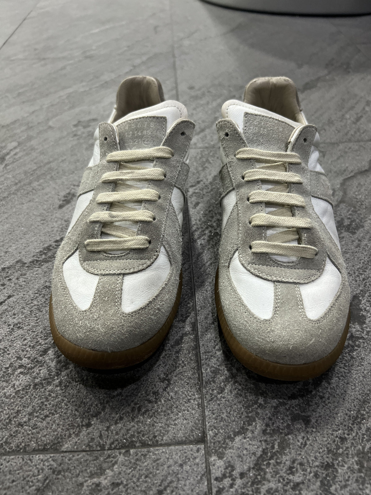 Maison Margiela Distressed White Grey Replica GAT 36.5