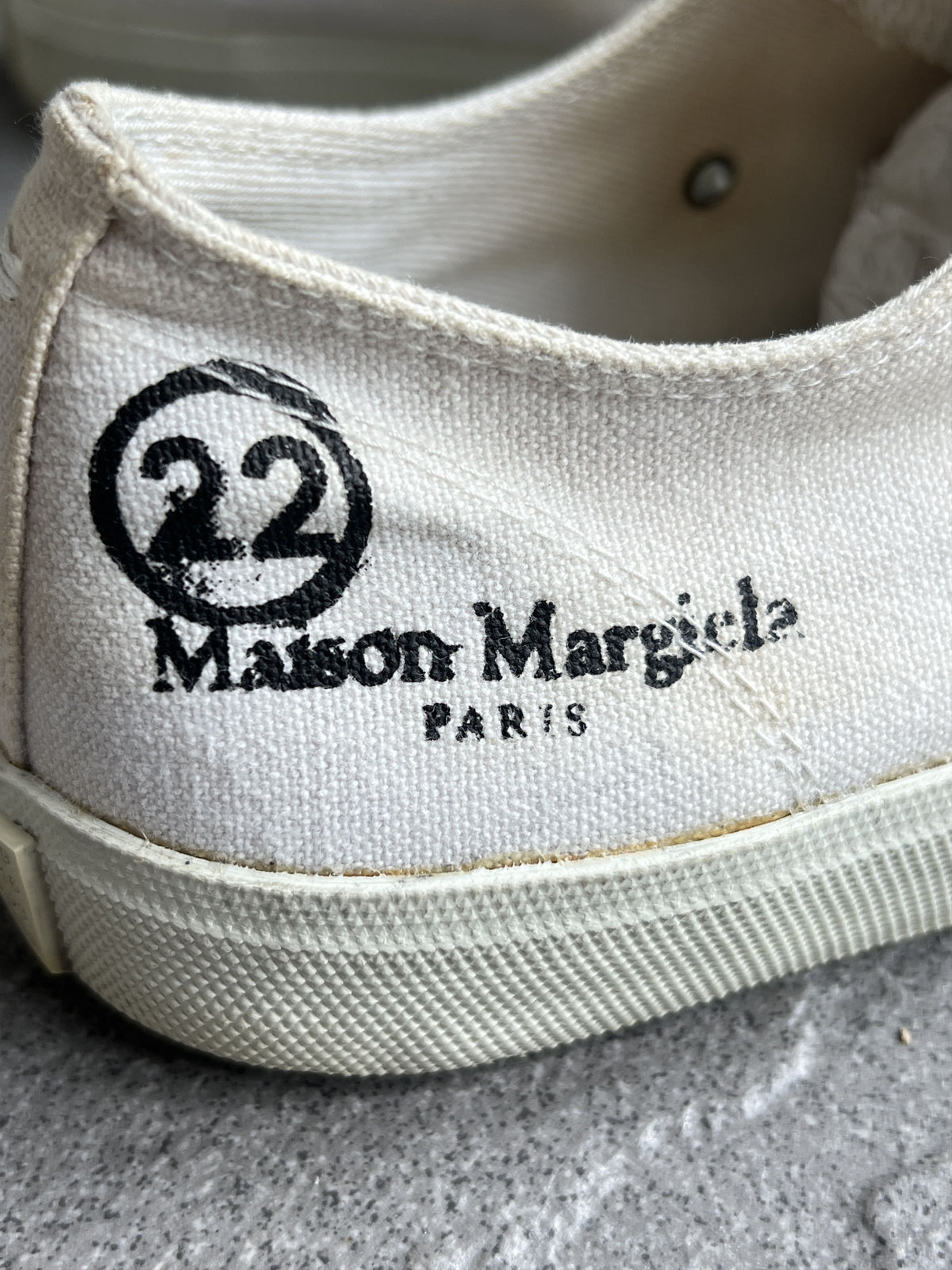Maison Margiela Cream Tabi Canvas Low-Top Sneakers EU39