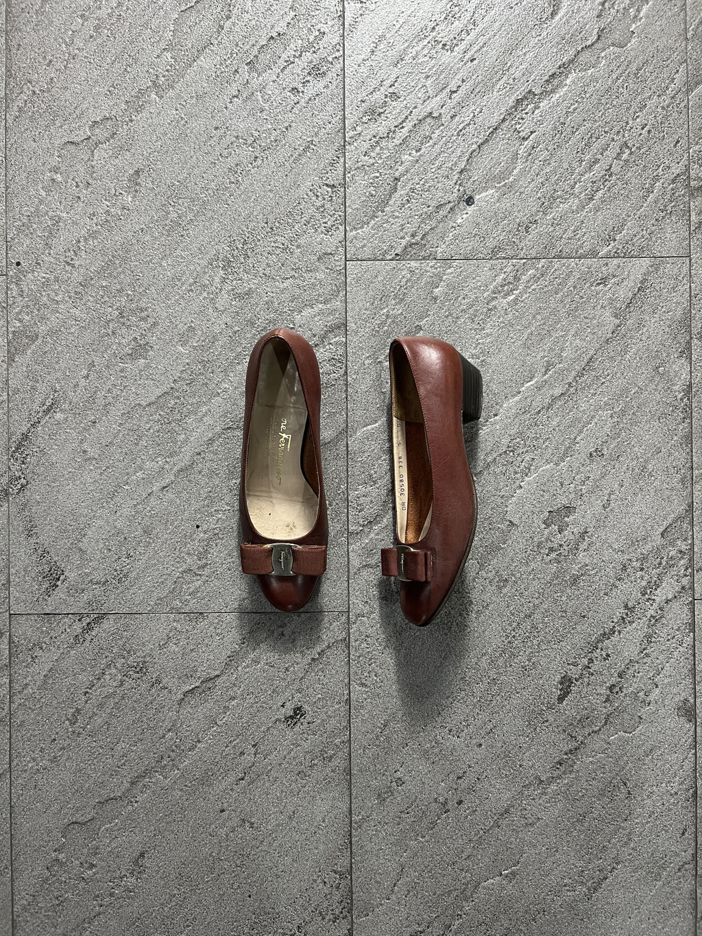 Ferragamo Vara Bow Pumps Brown Leather Size 5C