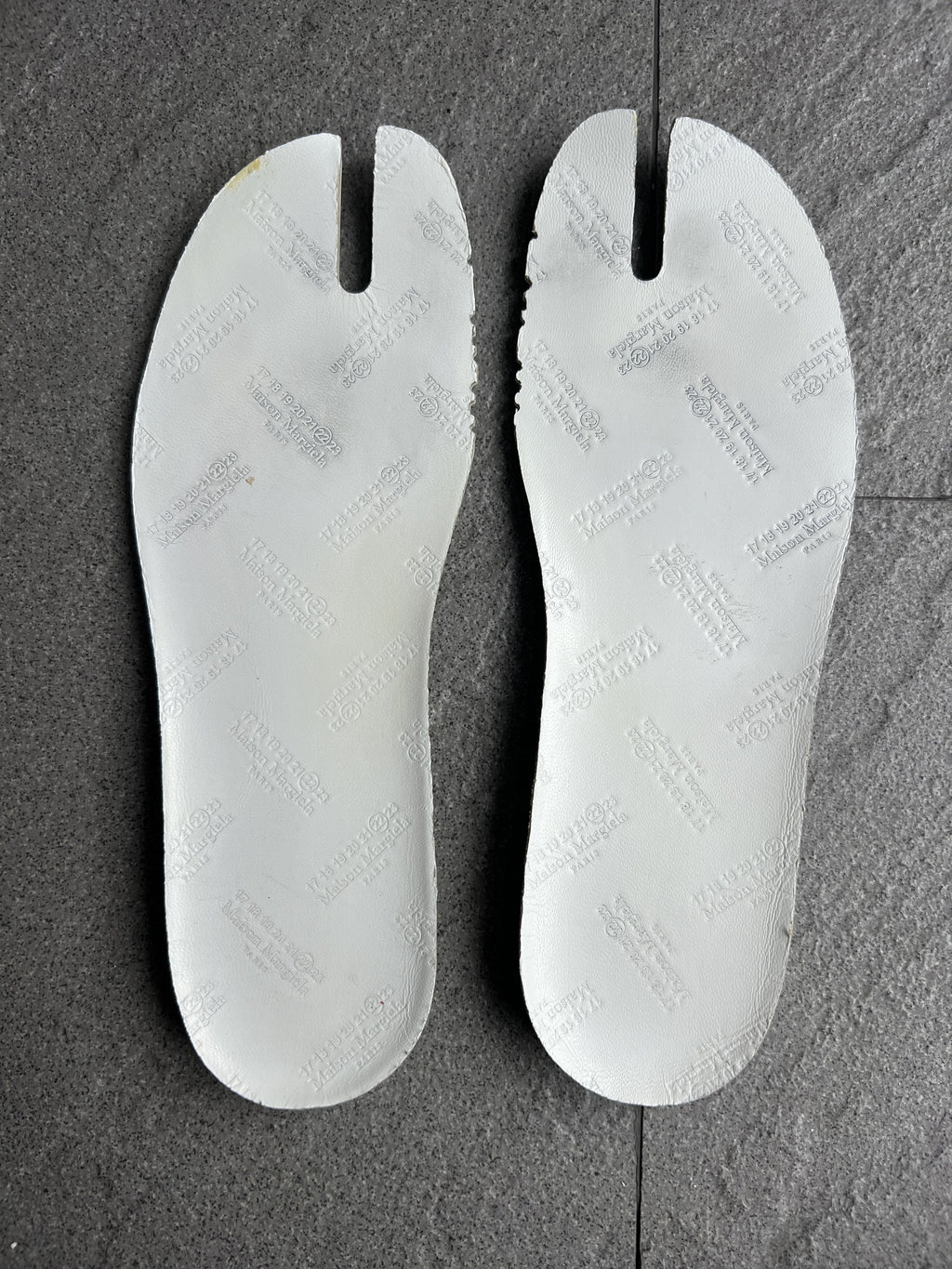 Maison Margiela Cream Tabi Canvas Low-Top Sneakers EU39