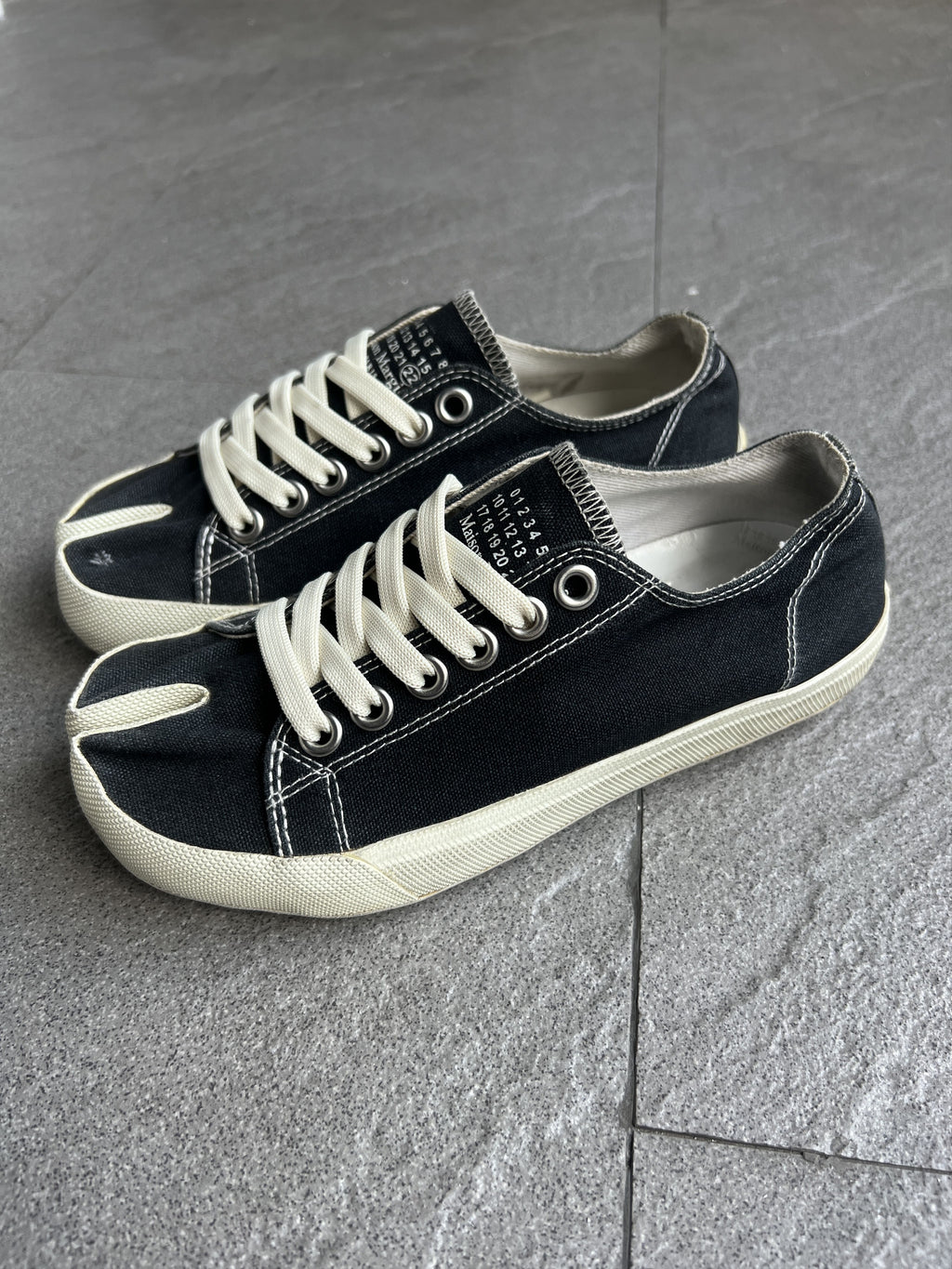 Maison Margiela 22 Tabi Canvas Sneakers Black EU35