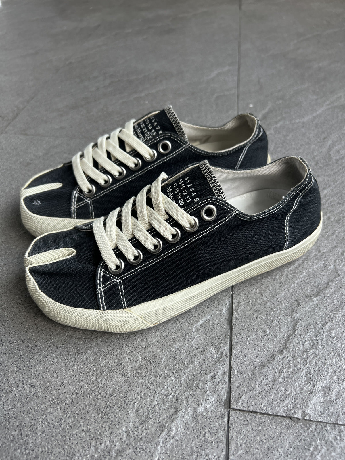 Maison Margiela 22 Tabi Canvas Sneakers Black EU35