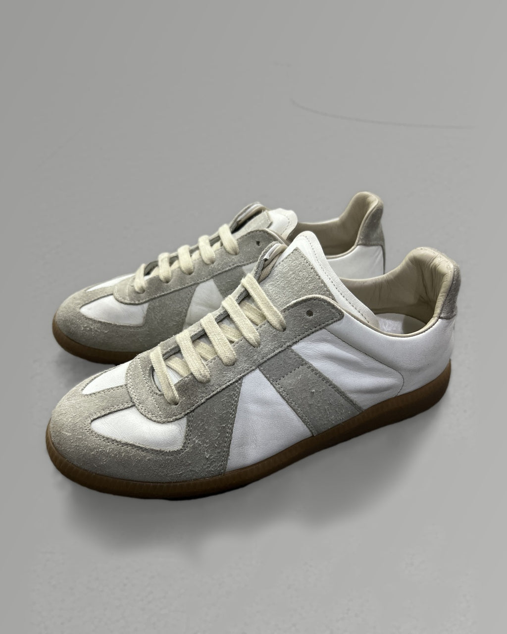 Maison Margiela Distressed White Grey Replica GAT 36.5